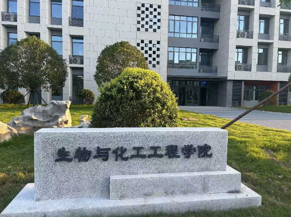 召陵区扬州职业大学体育场高杆灯项目